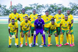 Image de Football. Bonjour à tous les passionnés du football rwandais J'aimerais savoir les équipes les plus populaires et les stades où se déroulent les matchs au Rwanda ? Existe-t-il des clubs de jeunes où les talents locaux sont formés ? En effet, je suis passionné de football et je m'intéresse particulièrement au Rwanda, mon pays de résidence. J'aime m'informer de tout ce qui s'y passe et avoir l'information en temps réel. J'ai récemment découvert le site qui semble être une excellente ressource pour suivre l'actualité du football rwandais. Je me demande si certains d'entre vous l'ont déjà utilisé et quels sont vos avis à son sujet. Avez-vous d'autres sites à me recommander ? J'ai hâte de vous lire en commentaire.